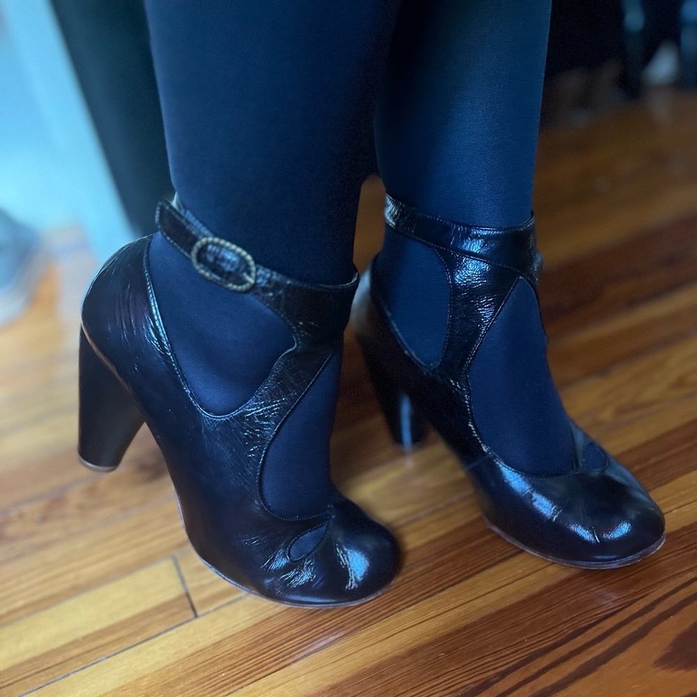 CHIE MIHARA Black Patent Leather Cut-Out Ankle Strap Booties Pumps, Size 37.5